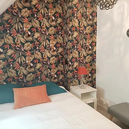 Apartment 100 M De La