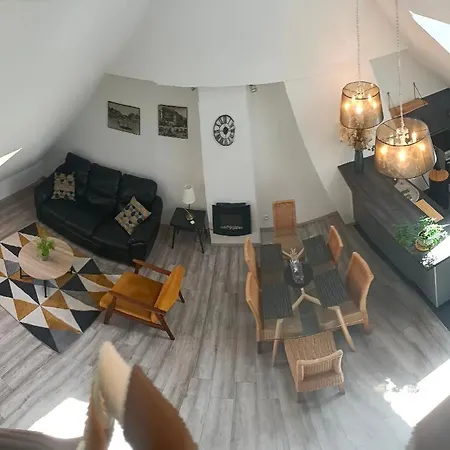 Apartment 100 M De La *